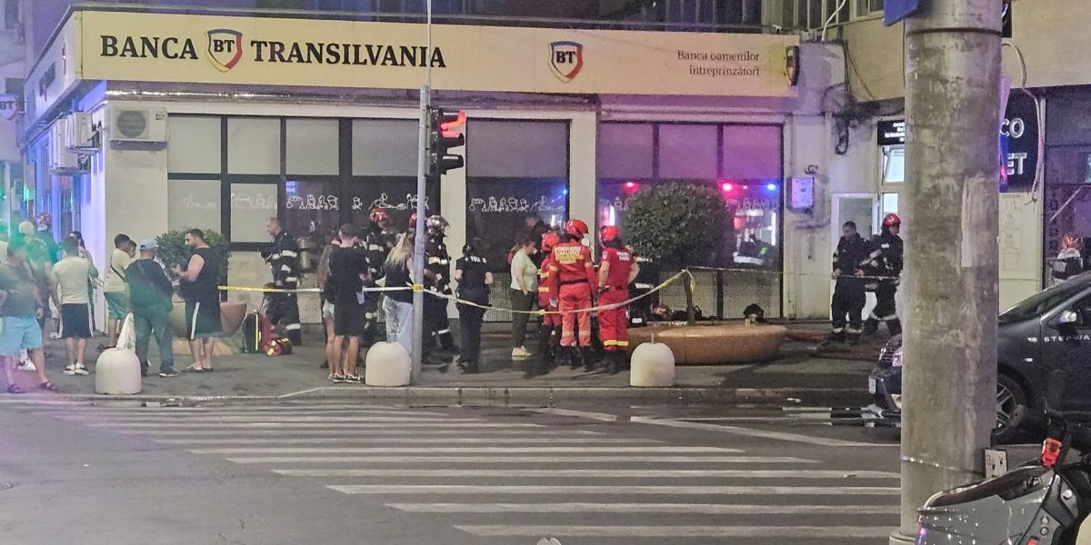 Incendiu în bloc din București: 20 de locatari evacuați