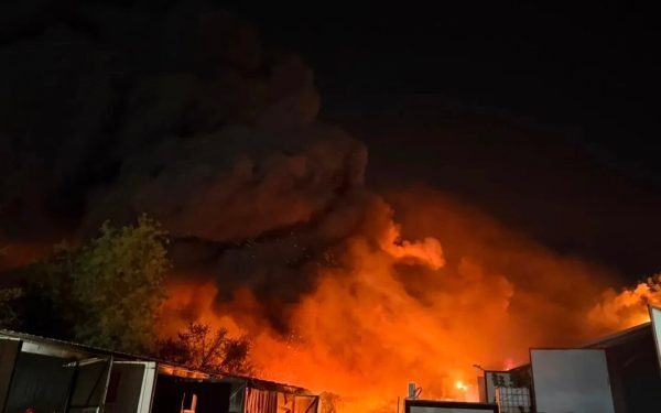 Incendiu puternic în București: Flăcări uriașe au cuprins capitala