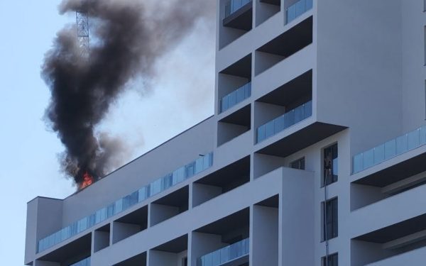 București: Incendiu violent, flacără deschisă lângă Dedeman Ghencea