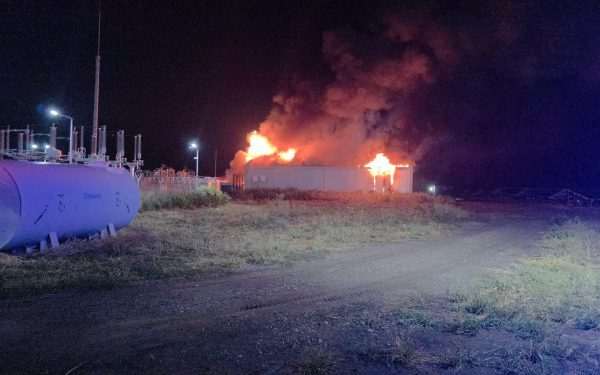 Incendiu la hala de baterii din Stâlpu, Buzău