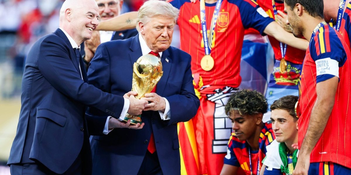 Trump în poza Spaniei cu Cupa Mondială: gestul lui Infantino