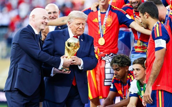 Trump în poza Spaniei cu Cupa Mondială: gestul lui Infantino