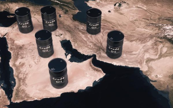 Iranul sfidează pe Trump: Ormuz RĂMÂNE închis, traficul scăzut 90%