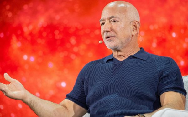 Bezos, aproape de Liverpool: Tranzacție de 1,55 miliarde euro