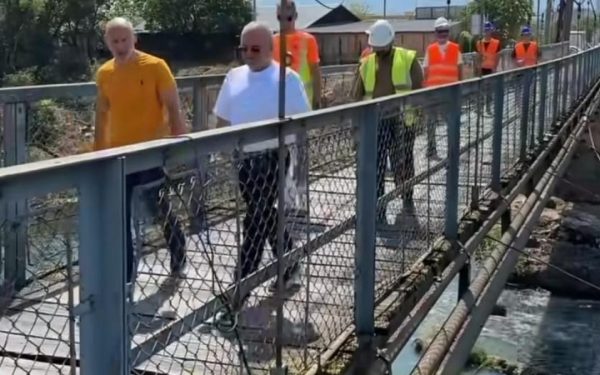 Cluj: Pod nou cu 6 mil. euro, dar pasarela veche e un dezastru