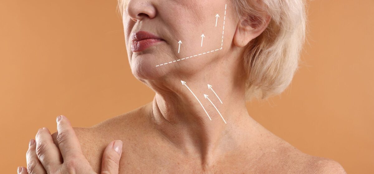 Gâtul are nevoie de bisturiu, nu de cosmetice: când e necesar liftingul cervical