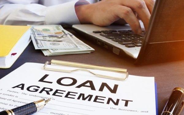 Credite românești tot mai mici în termeni reali