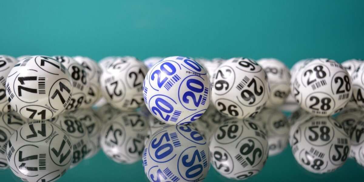 Loto 6/49: Report de 9,5 mil. euro azi, la ce oră e tragerea