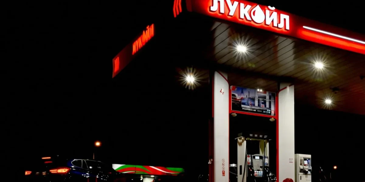 Lukoil în Bulgaria: Marea Britanie extinde licența până-n 2026