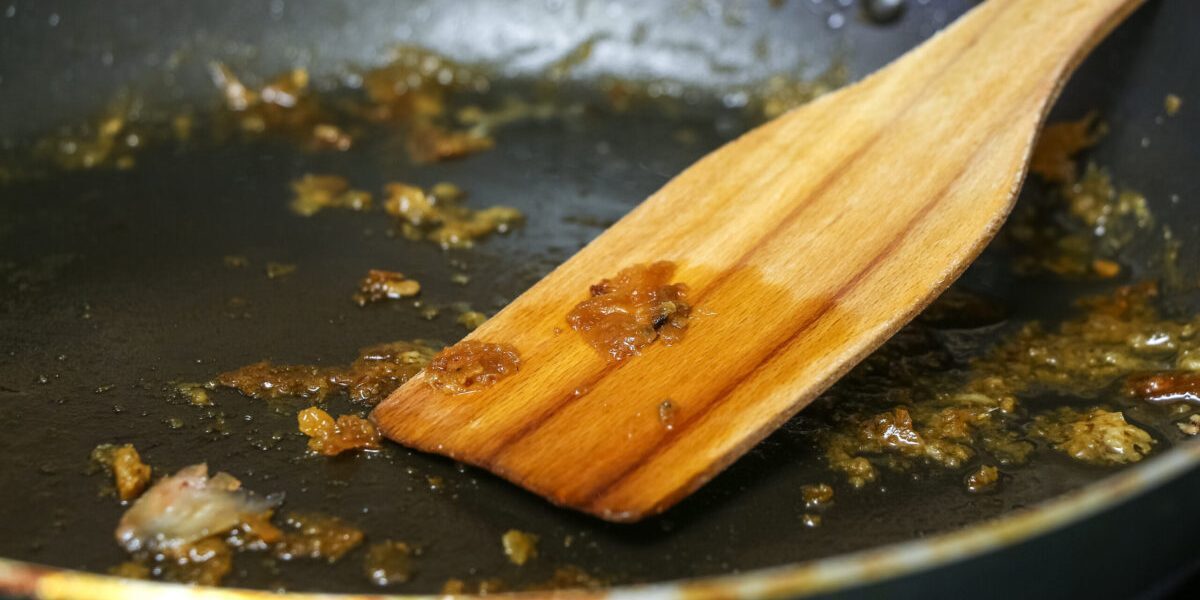 Mâncarea se lipește de tigaie? Greșelile tale culinare costisitoare