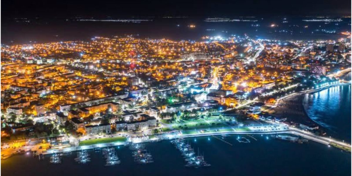 Mangalia: Iluminatul public funcționează la capacitate maximă vara