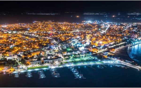 Mangalia: Iluminatul public funcționează la capacitate maximă vara