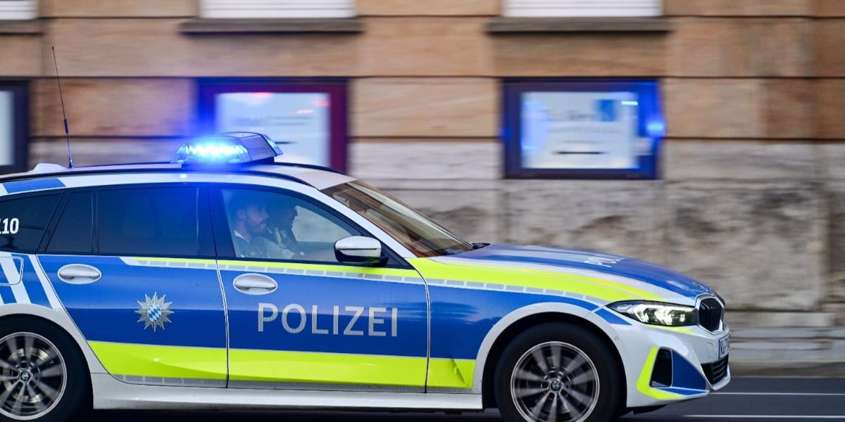 Șofer român, scos din microbuz de poliția germană. Pasagerul a preluat volanul