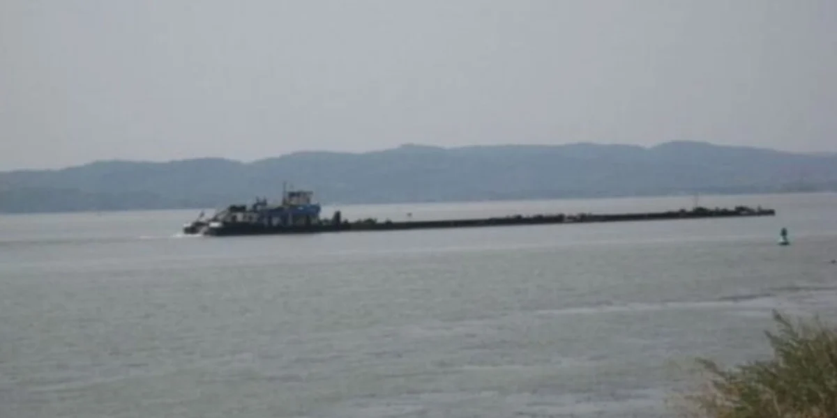 Dunărea sub tensiune: Cabluri rupte la scufundarea barjelor pentru Cernavodă