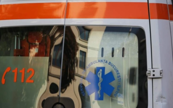Băiat de 15 ani bătut crunt pe malul pârâului, dus la spital