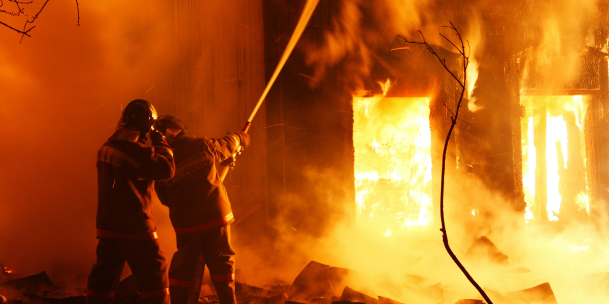 Oradea: Incendiu fatal, o femeie a murit în apartamentul cuprins de flăcări