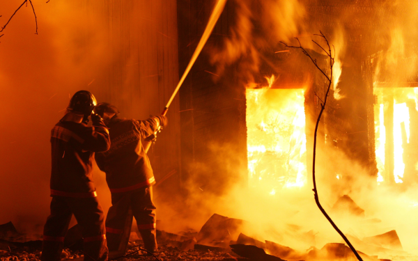 Oradea: Incendiu fatal, o femeie a murit în apartamentul cuprins de flăcări