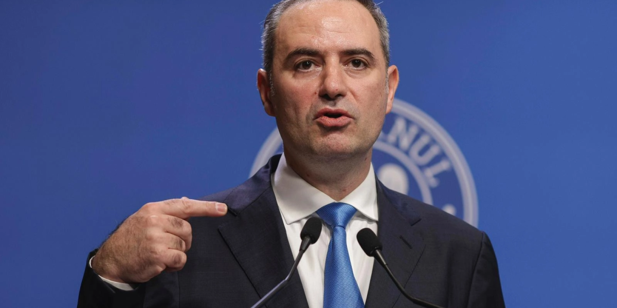 Nazare, favorit la Palatul Victoria, evită: „Discuțiile sunt între partide”
