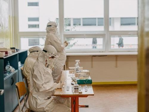UE, SUTE DE MII DE EURO PENTRU TESTE EBOLA ÎN AFRICA