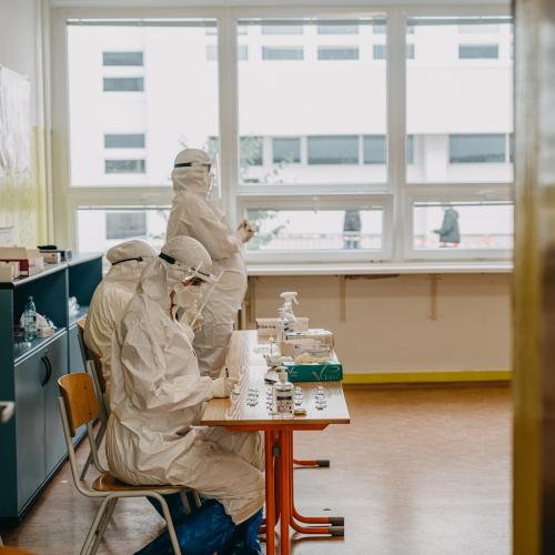 UE, SUTE DE MII DE EURO PENTRU TESTE EBOLA ÎN AFRICA