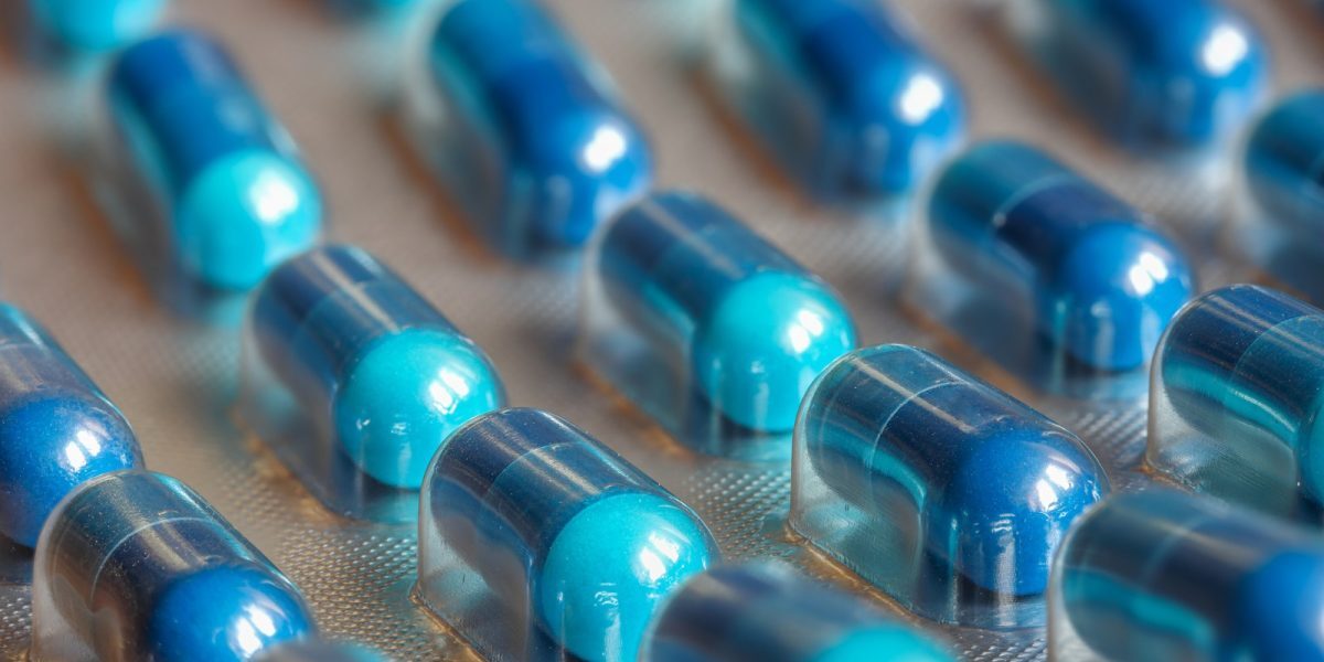 Medicamente Românești, sub asediu: Producătorii cer curent garantat