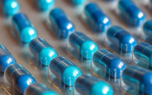 Medicamente Românești, sub asediu: Producătorii cer curent garantat