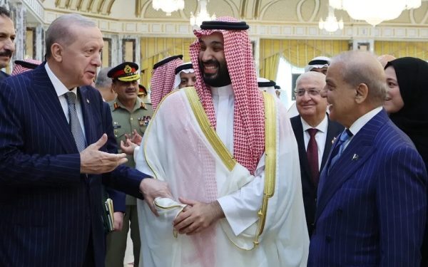 Marile puteri musulmane unesc forțele: Turcia, Arabia Saudită și Pakistan formează o alianță