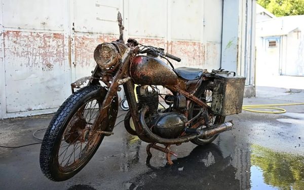 Dunăre, relicvă Wermacht: Motocicletă „nouă” cu 2 soldați prinși