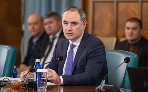 Economia României se reechilibrează: PIB-ul scade doar 0,4%