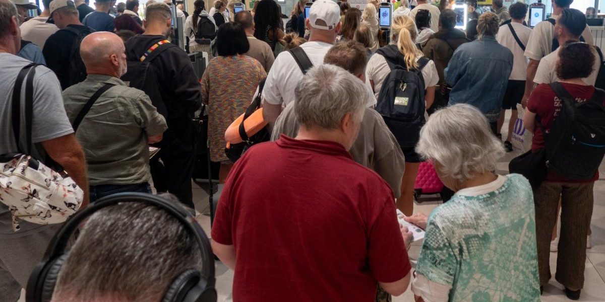 Spania închide Schengen: Români blocați în aeroporturi