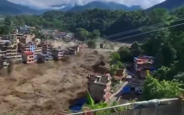 Nepal: 160 morți în avalanșa-cutremur. Ignorate pericolele