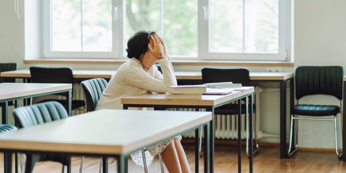 Profesoară, 17 ani concediu medical, 6.000 euro/lună. Contesta pensia