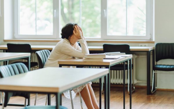 Profesoară, 17 ani concediu medical, 6.000 euro/lună. Contesta pensia