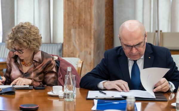 Oana Gheorghiu: Sindicatele cer salarii mai mari, premieră istorică