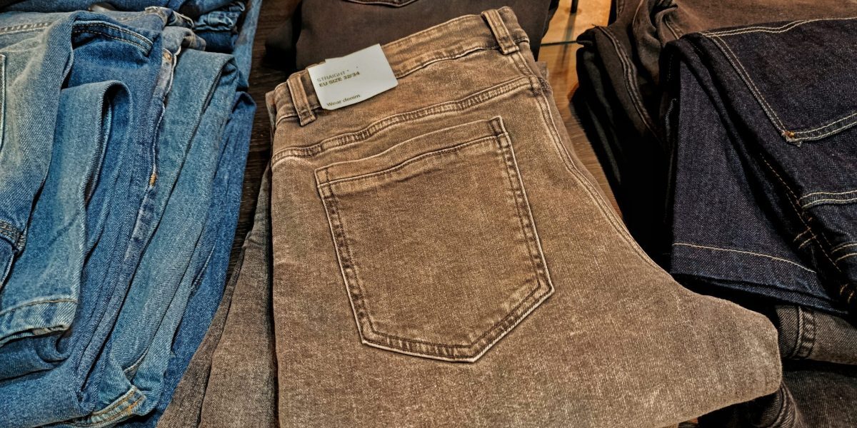 „Pantalonii Morții” fac victime. Avertismentul riscant al modei oversized