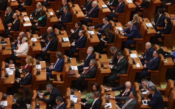 Legea ANI, din nou la Parlament: A doua șansă în sesiune extraordinară