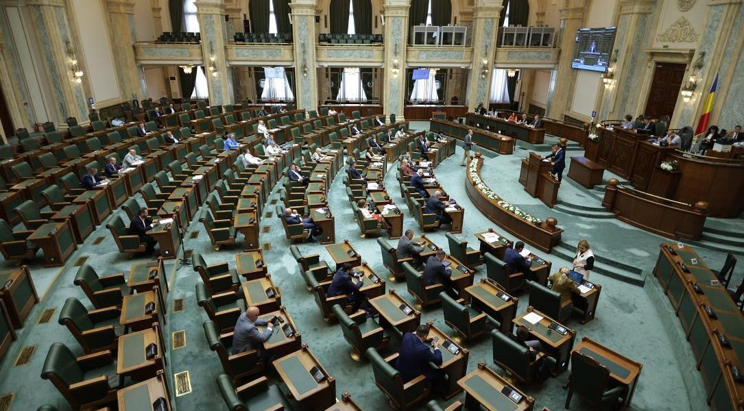 Parlamentul reia legea integrității, invalidând primarul Timișoarei