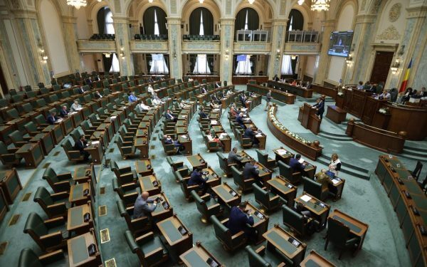Parlamentul reia legea integrității, invalidând primarul Timișoarei