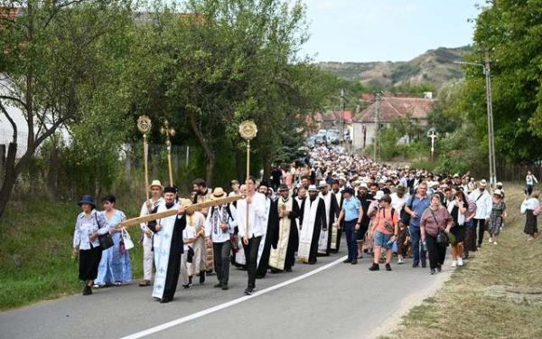 Cluj: Mii de credincioși la Nicula pentru Adormirea Maicii Domnului