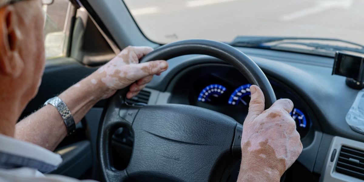 Pensionar italian a intrat cu mașina-n bicicliști după ce s-a certat
