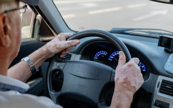 Pensionar italian a intrat cu mașina-n bicicliști după ce s-a certat