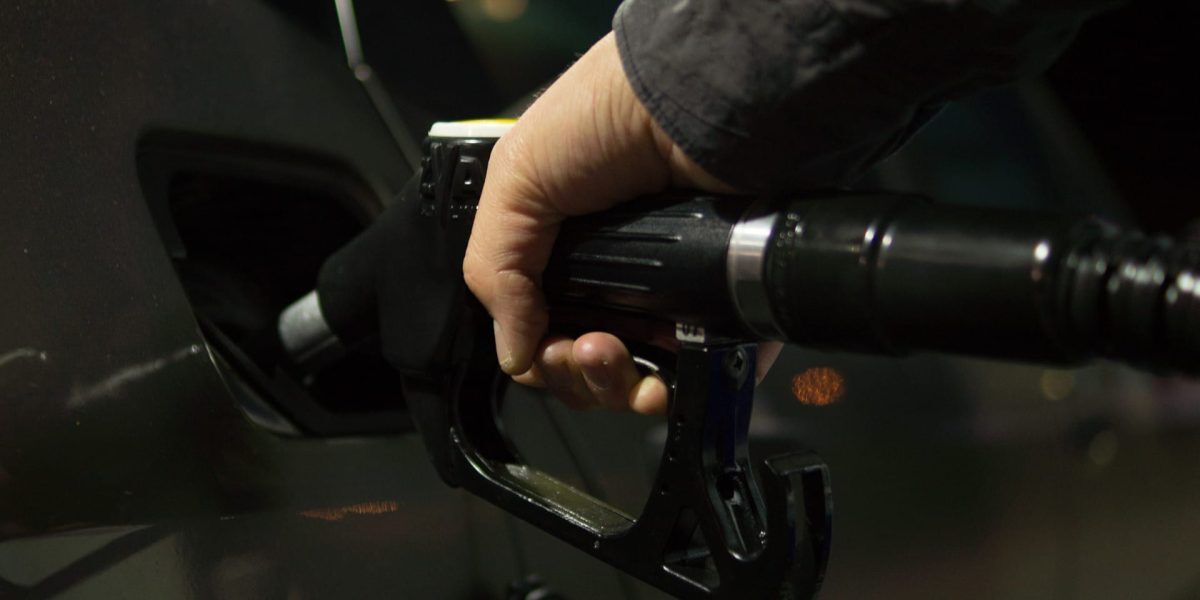 Motorina mai ieftină: Finanțele taie acciza cu 20%