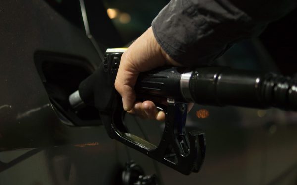 Motorina mai ieftină: Finanțele taie acciza cu 20%