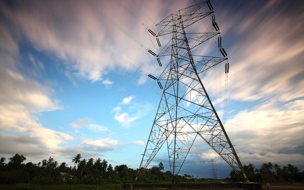 Bolojan: Consumul de energie a scăzut seara cu 300 MW