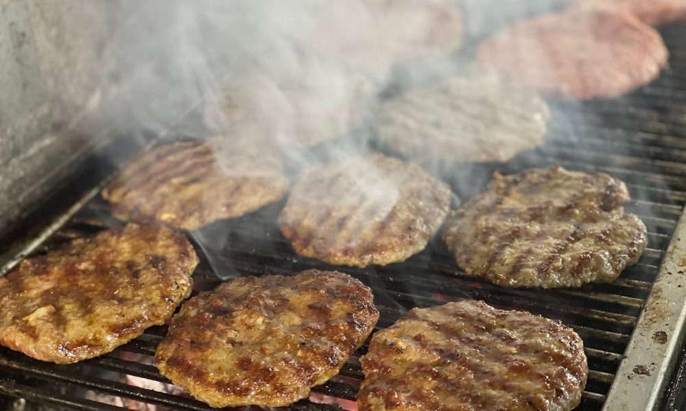 Pljeskavica sârbești: Mai bune ca burgerii, gata acasă