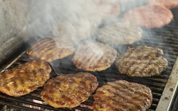 Pljeskavica sârbești: Mai bune ca burgerii, gata acasă