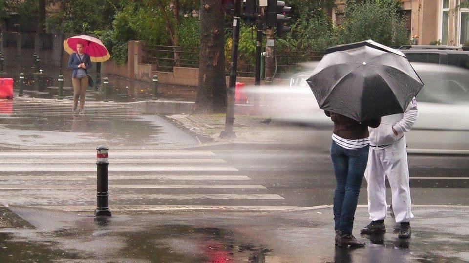 Caniculă, furtuni și ploi: Cod galben pentru jumătate de țară