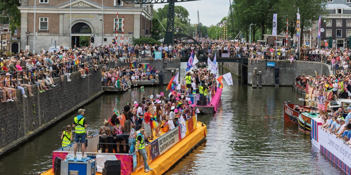 Amsterdam Pride: Zeci de „Da” emoționante la 25 de ani de căsătorii gay