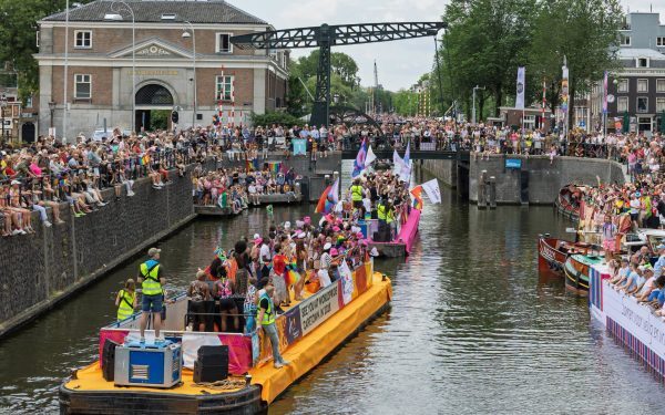 Amsterdam Pride: Zeci de „Da” emoționante la 25 de ani de căsătorii gay