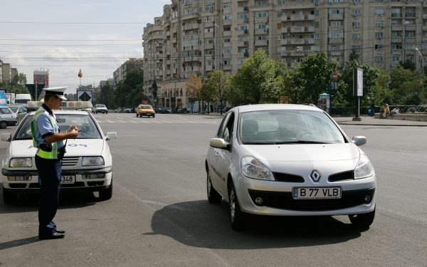 Poliția Rutieră: Amenzi drastice fără accident. Vezi ce greșeli îți taie permisul